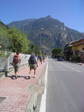 In cammino verso Pont-Saint-Martin (22542 bytes)